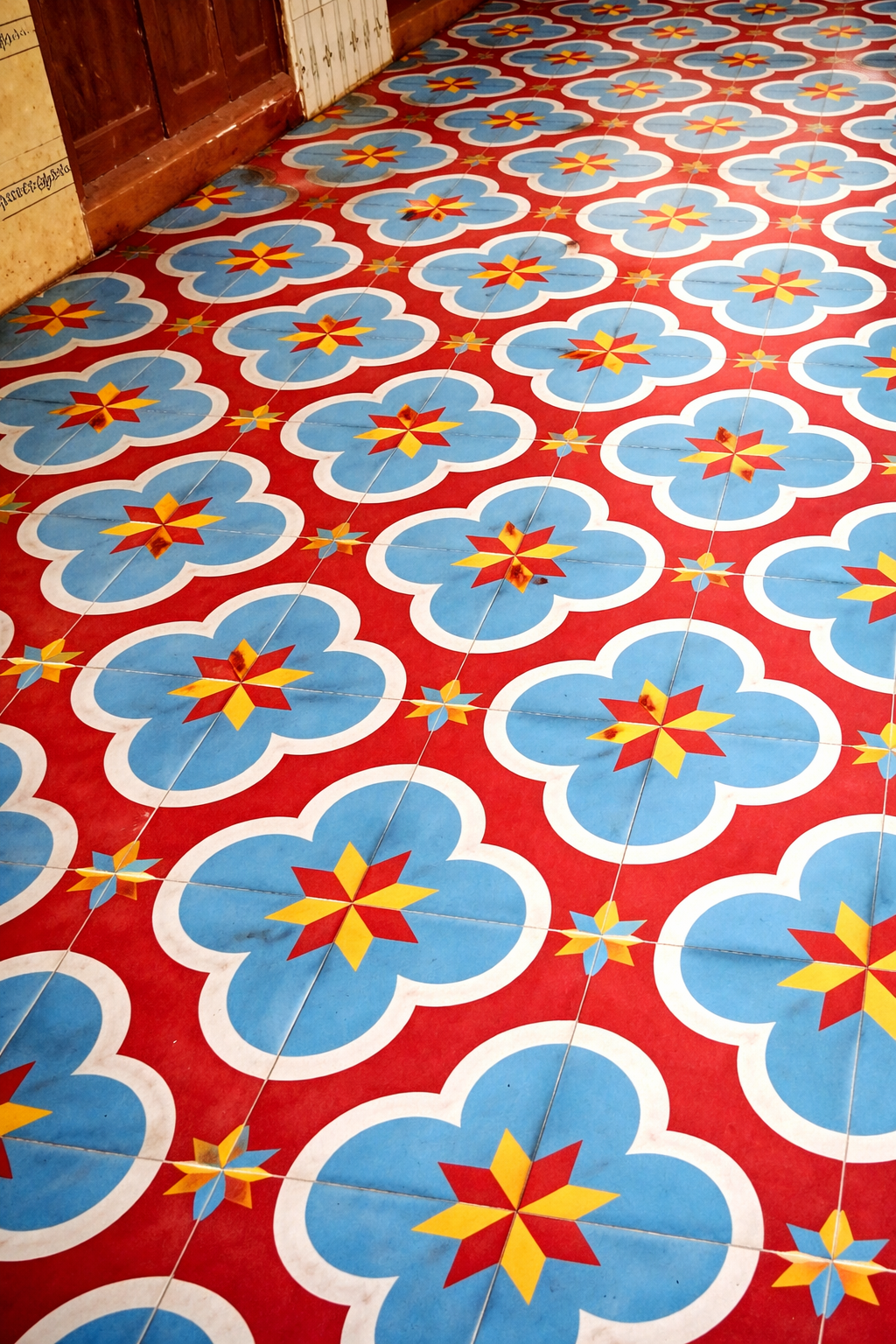 Valaivu Kambalam Athangudi Tile - Curved Star pattern